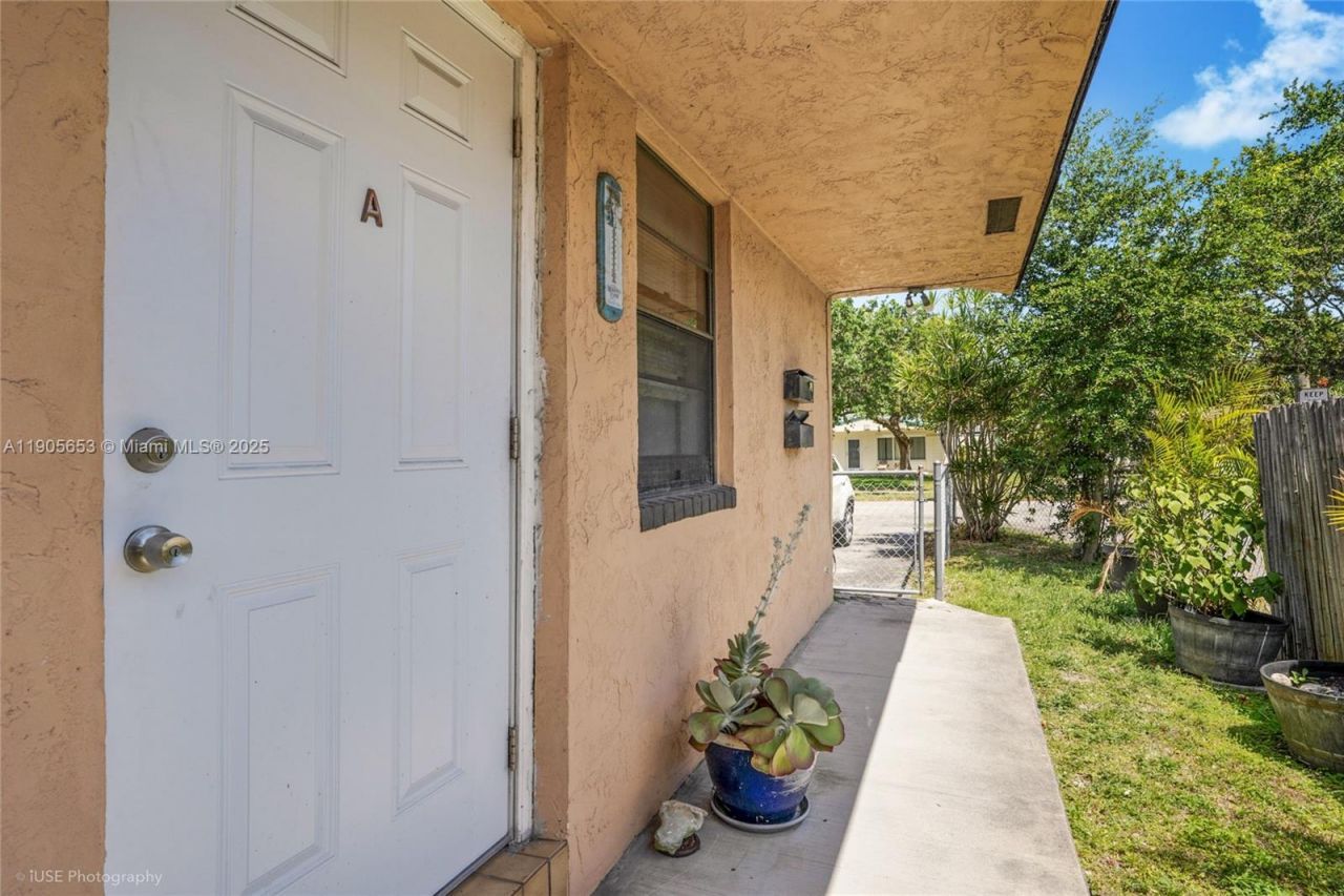 1734 N 16th Ct, Hollywood, FL 33020 Photo