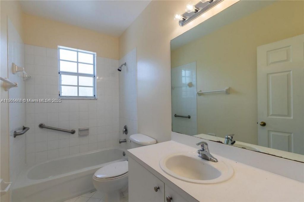 1490 NE 33rd Rd, Unit 101-18, Homestead, FL 33033 Photo