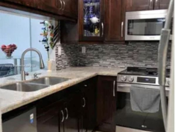 10900 SW 104th St, Unit 314, Miami, FL 33176