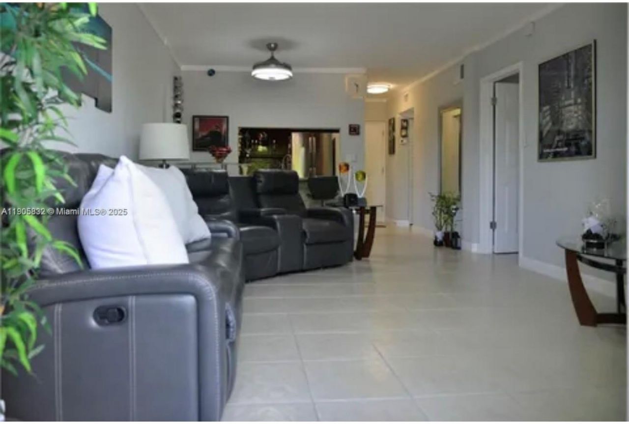 10900 SW 104th St, Unit 314, Miami, FL 33176 Photo