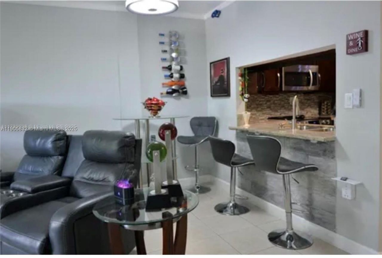 10900 SW 104th St, Unit 314, Miami, FL 33176 Photo