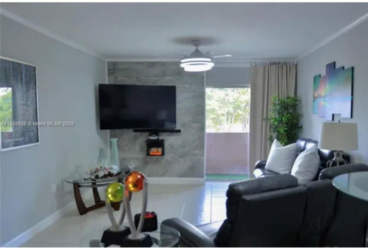 10900 SW 104th St, Unit 314, Miami, FL 33176 Photo