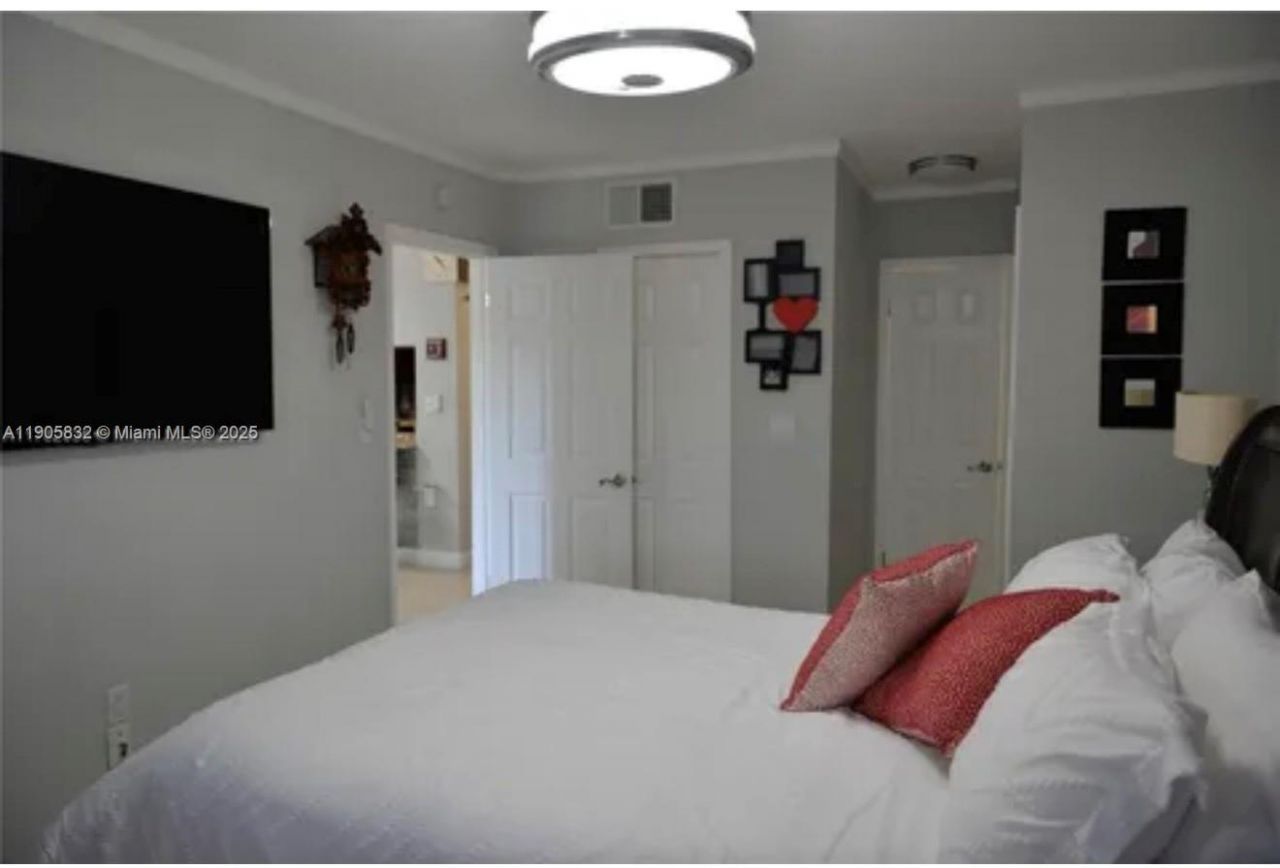 10900 SW 104th St, Unit 314, Miami, FL 33176 Photo