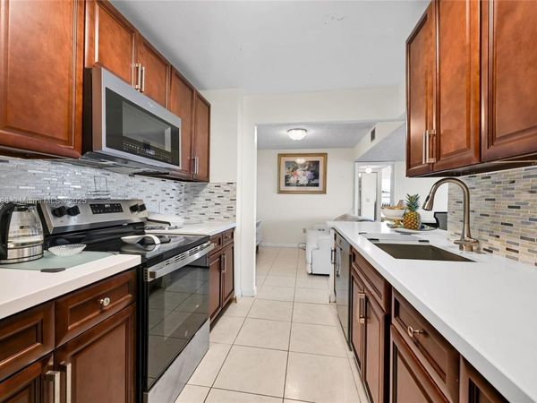 5570 NW 44th St, Unit 501A, Lauderhill, FL 33319