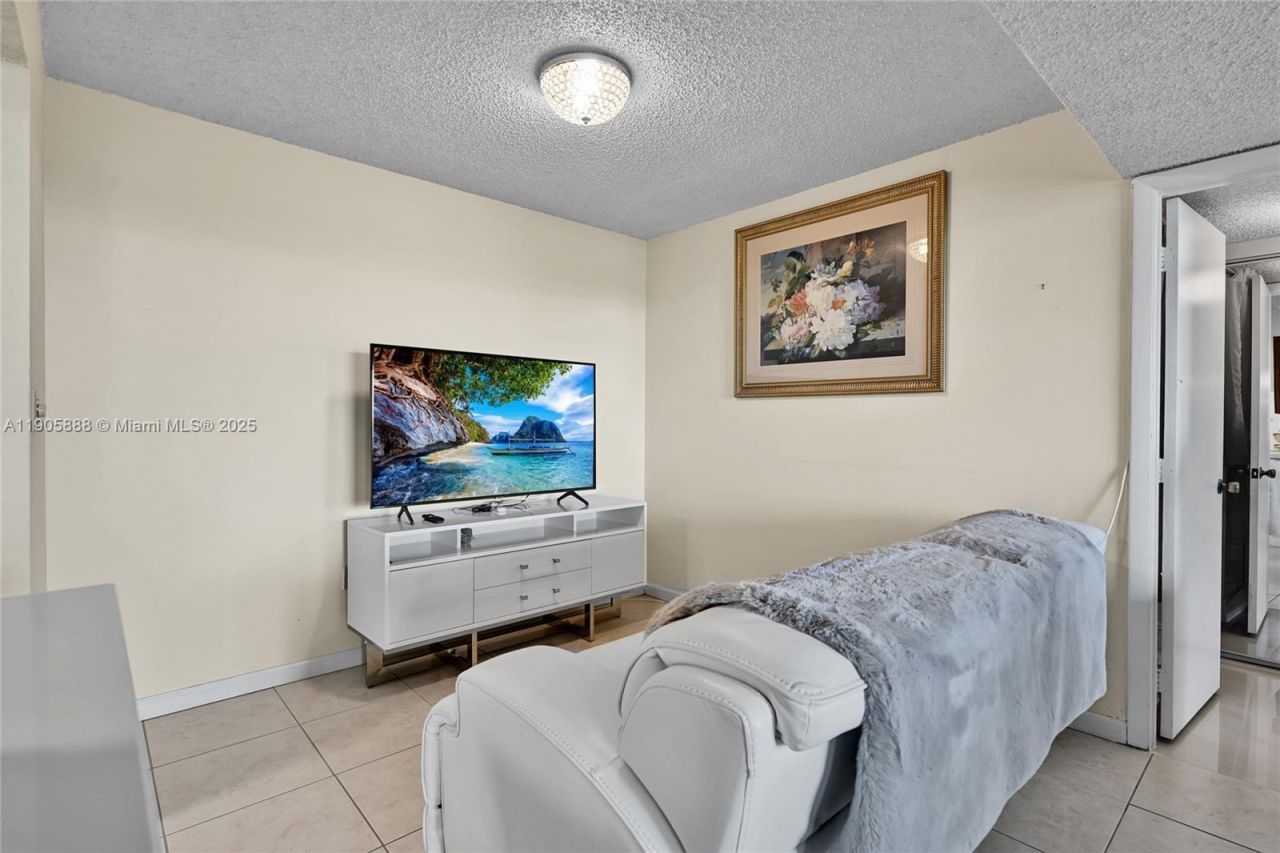 5570 NW 44th St, Unit 501A, Lauderhill, FL 33319 Photo