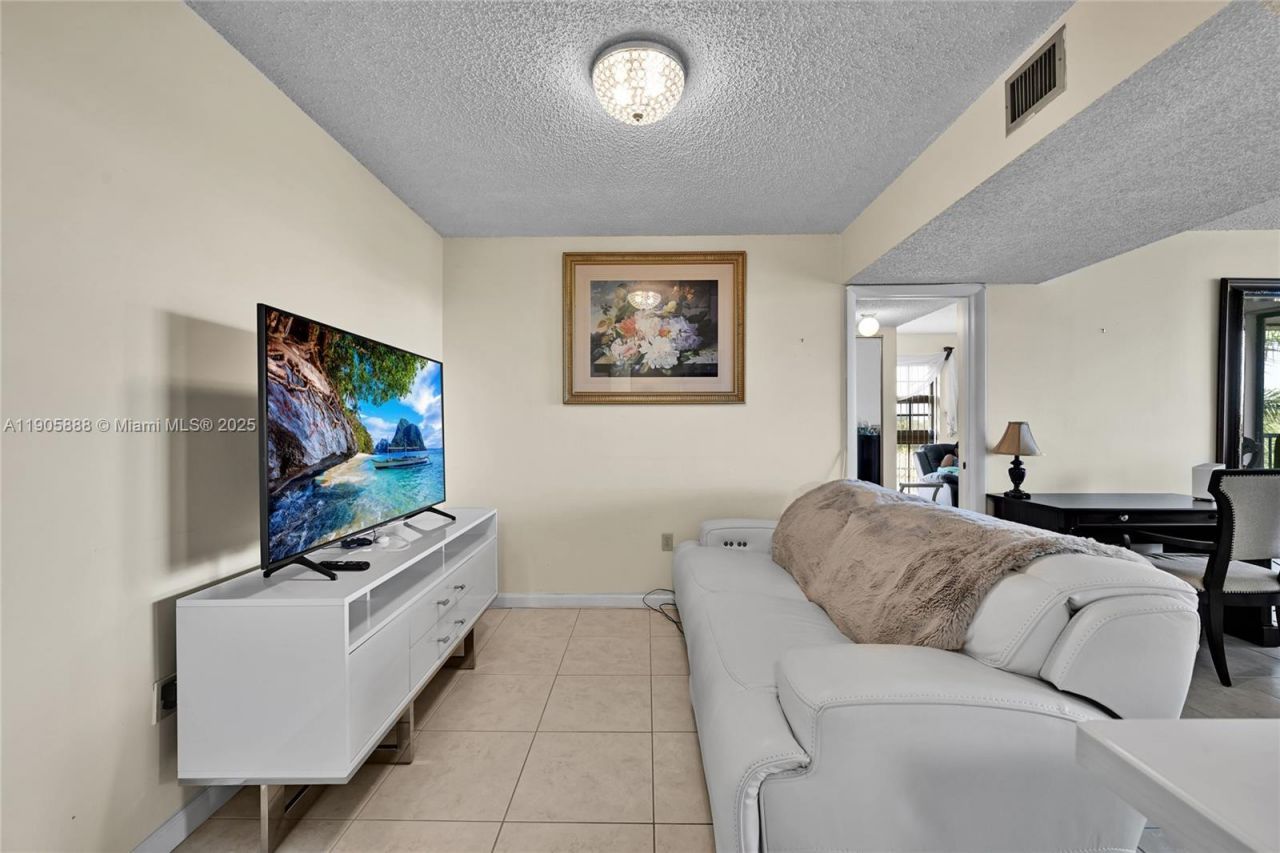 5570 NW 44th St, Unit 501A, Lauderhill, FL 33319 Photo