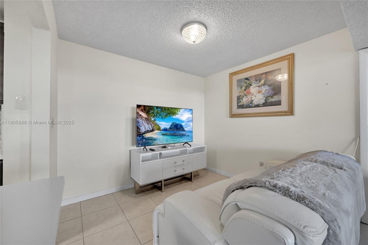 5570 NW 44th St, Unit 501A, Lauderhill, FL 33319 Photo