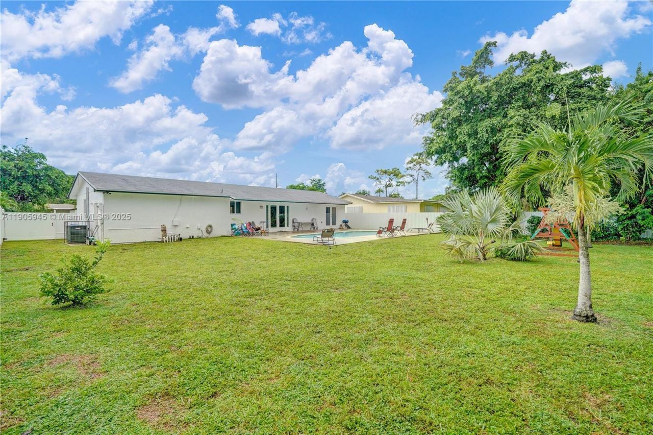 17000 NW 18th Ave, Miami Gardens, FL 33056 Photo