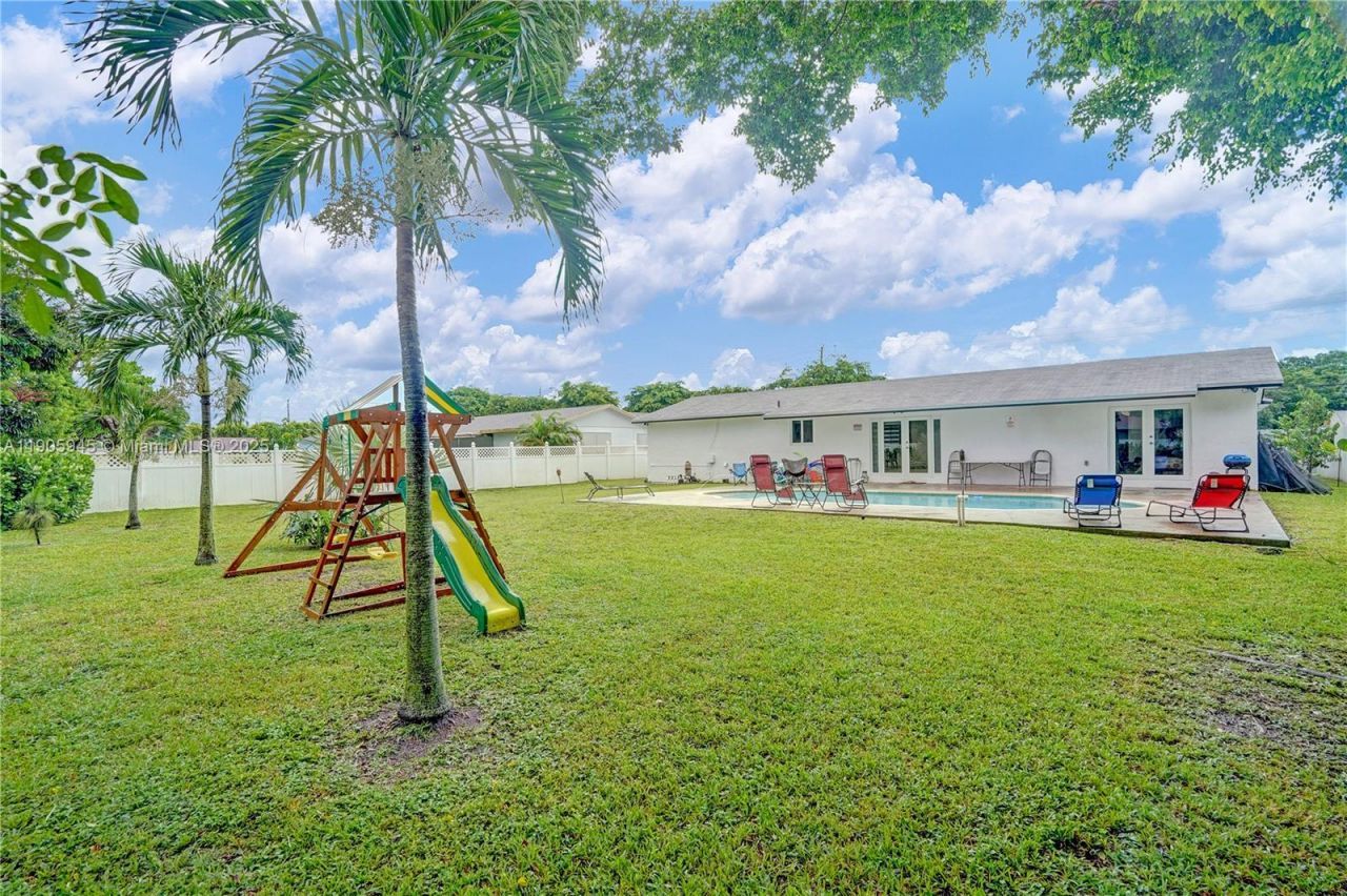 17000 NW 18th Ave, Miami Gardens, FL 33056 Photo