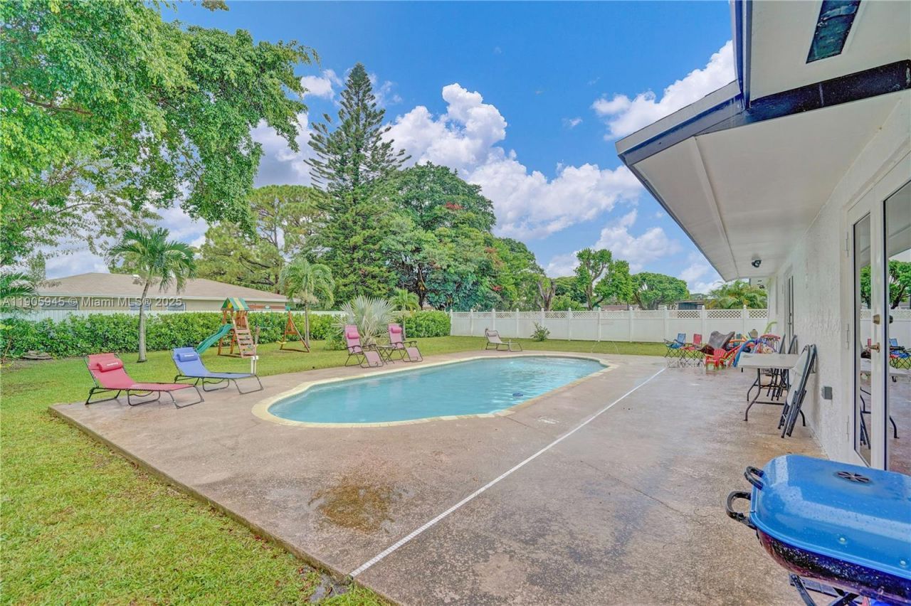 17000 NW 18th Ave, Miami Gardens, FL 33056 Photo