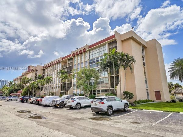2001 Atlantic Shores Blvd, Unit 220, Hallandale Beach, FL 33009