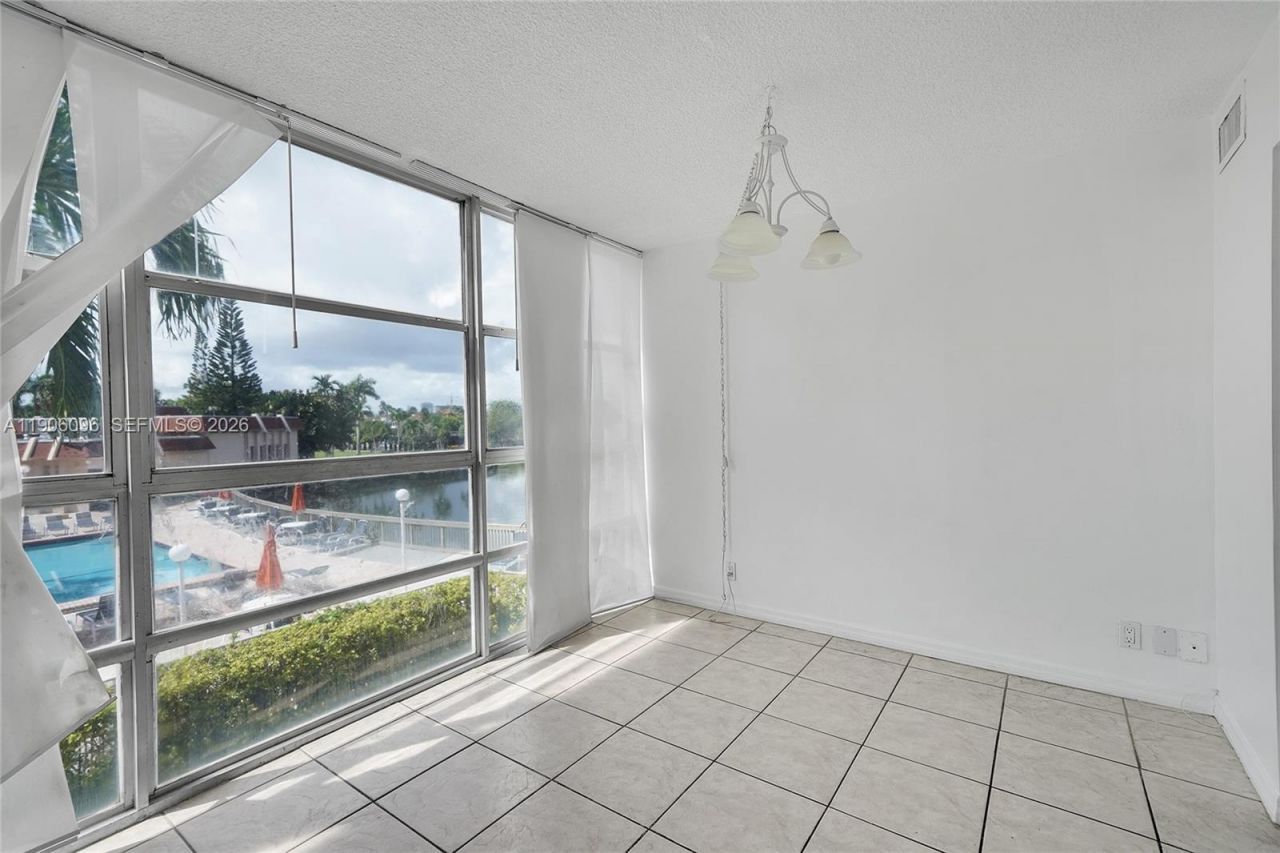 2001 Atlantic Shores Blvd, Unit 220, Hallandale Beach, FL 33009 Photo