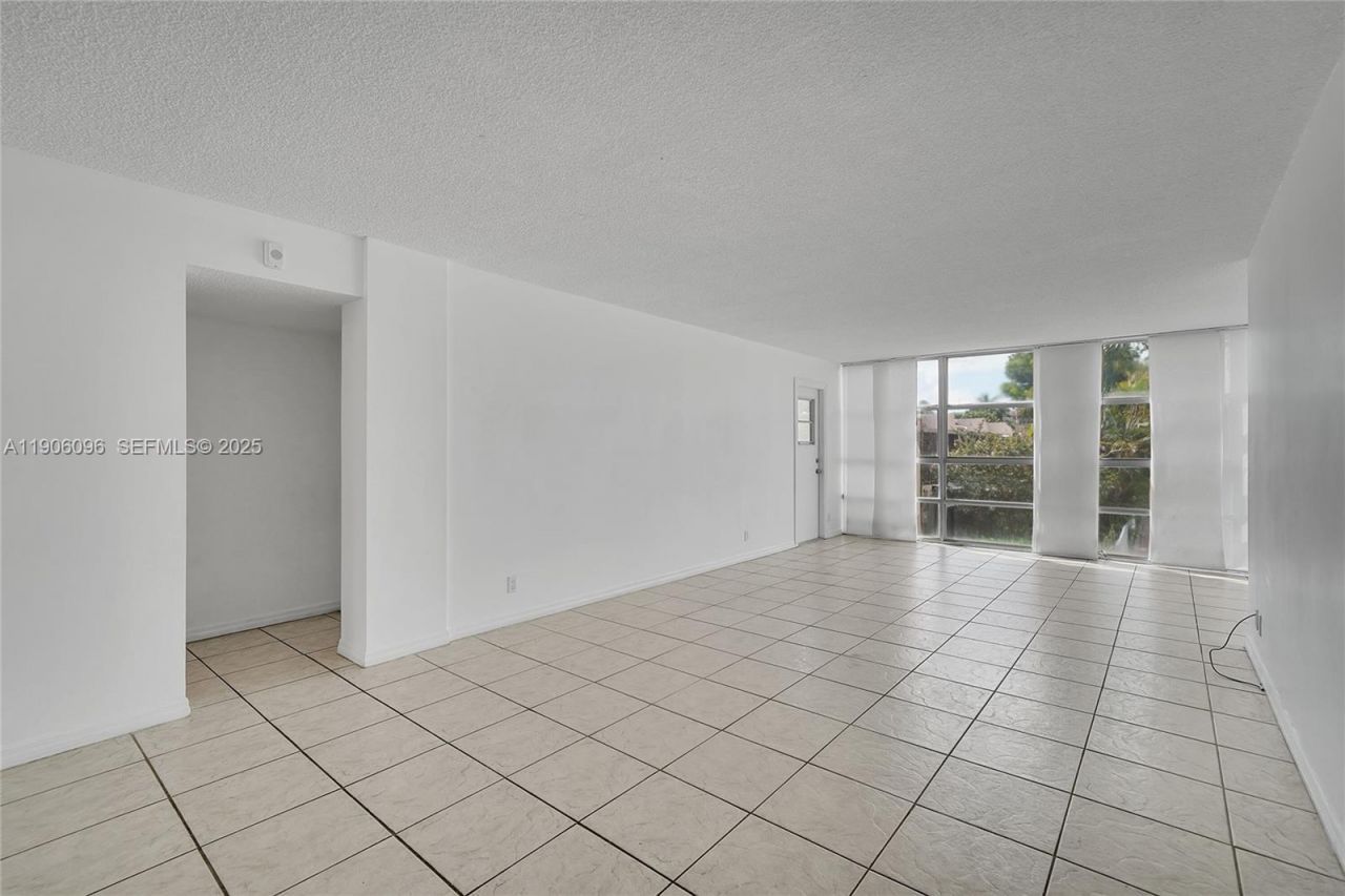 2001 Atlantic Shores Blvd, Unit 220, Hallandale Beach, FL 33009 Photo