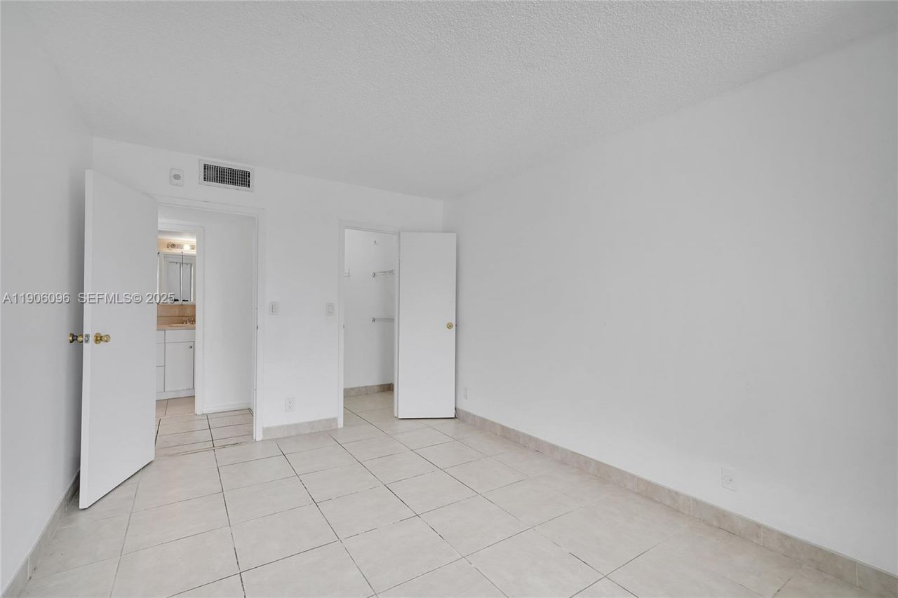 2001 Atlantic Shores Blvd, Unit 220, Hallandale Beach, FL 33009 Photo