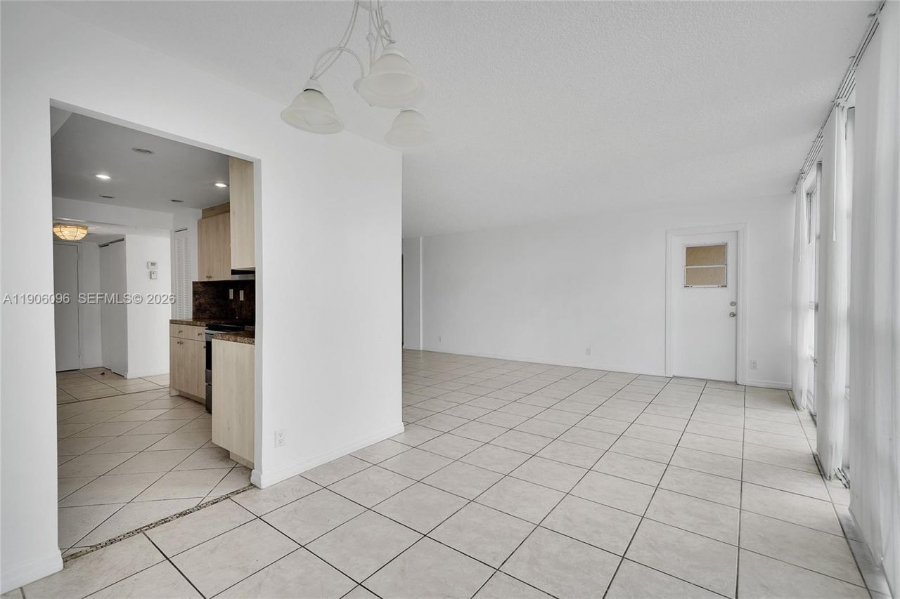 2001 Atlantic Shores Blvd, Unit 220, Hallandale Beach, FL 33009 Photo