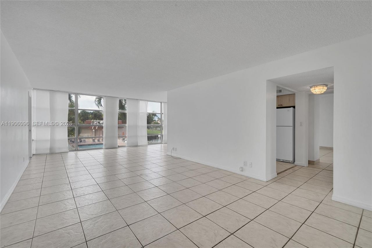 2001 Atlantic Shores Blvd, Unit 220, Hallandale Beach, FL 33009 Photo