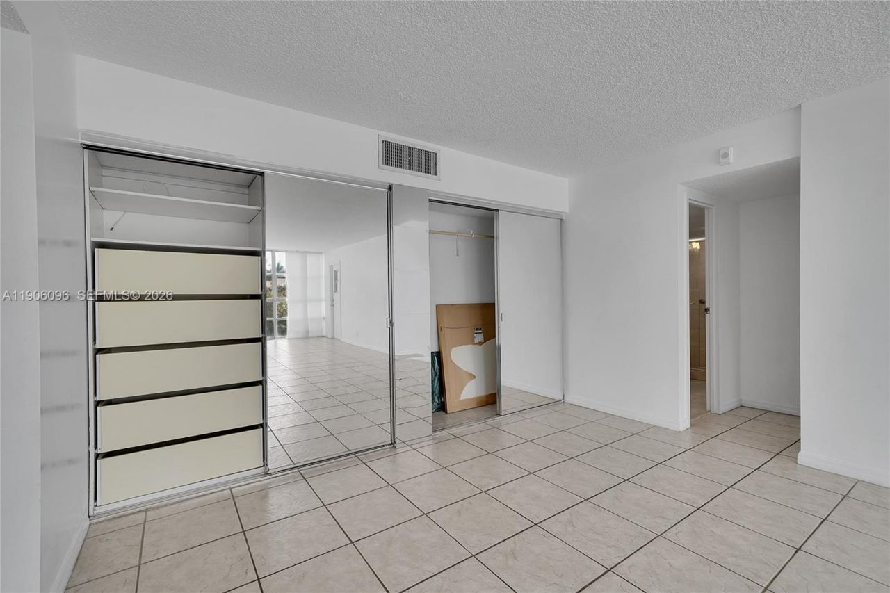 2001 Atlantic Shores Blvd, Unit 220, Hallandale Beach, FL 33009 Photo