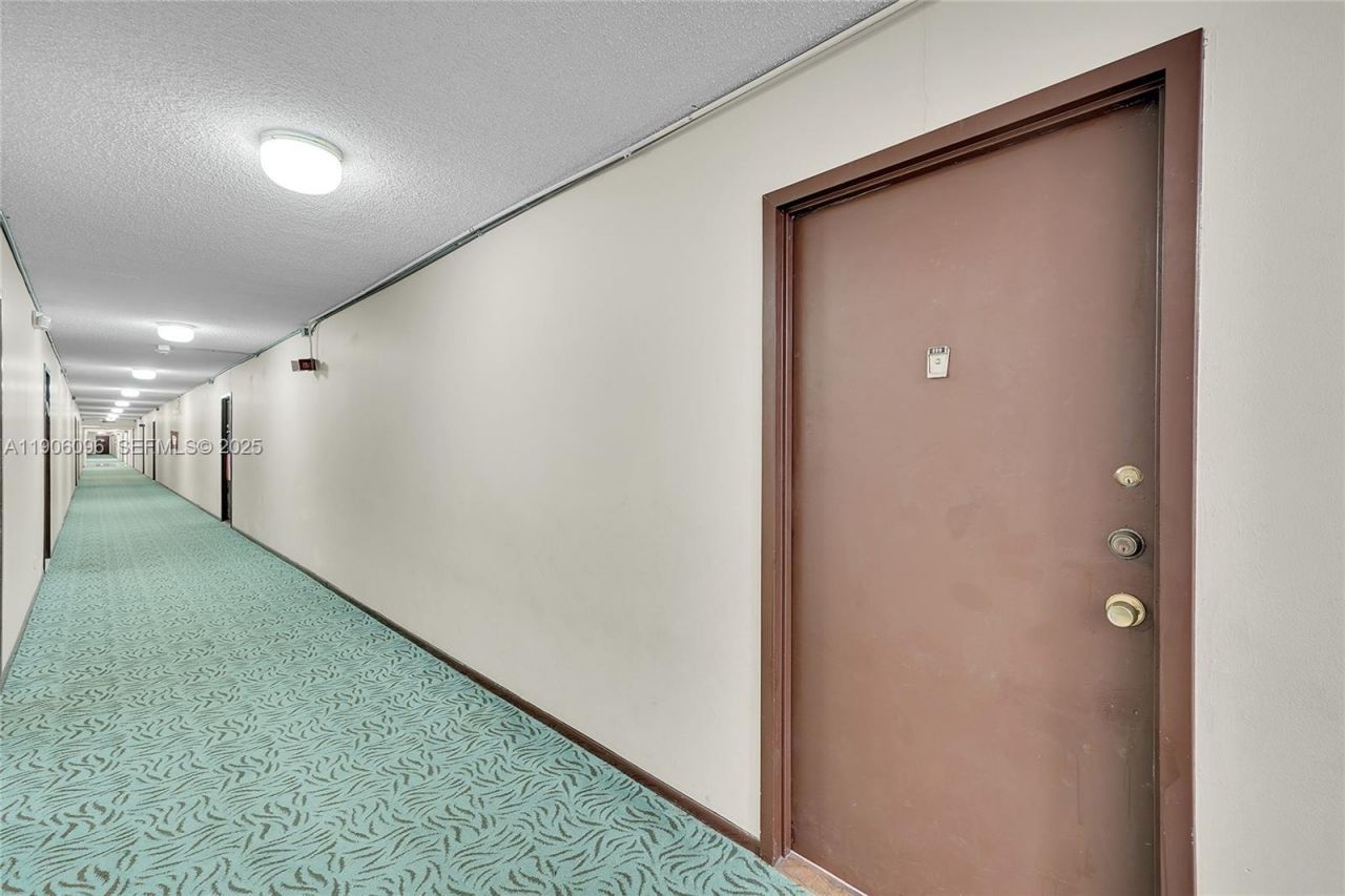 2001 Atlantic Shores Blvd, Unit 220, Hallandale Beach, FL 33009 Photo