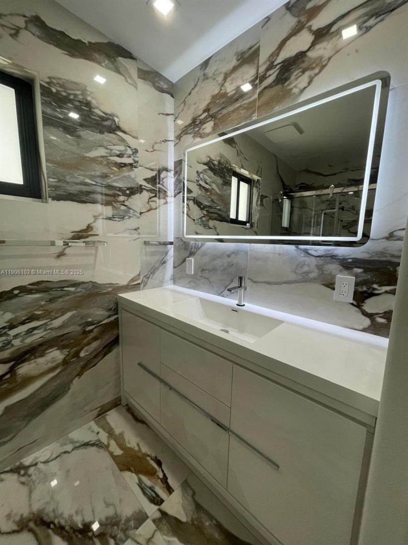 180 NW 59th Ct, Miami, FL 33126 Photo