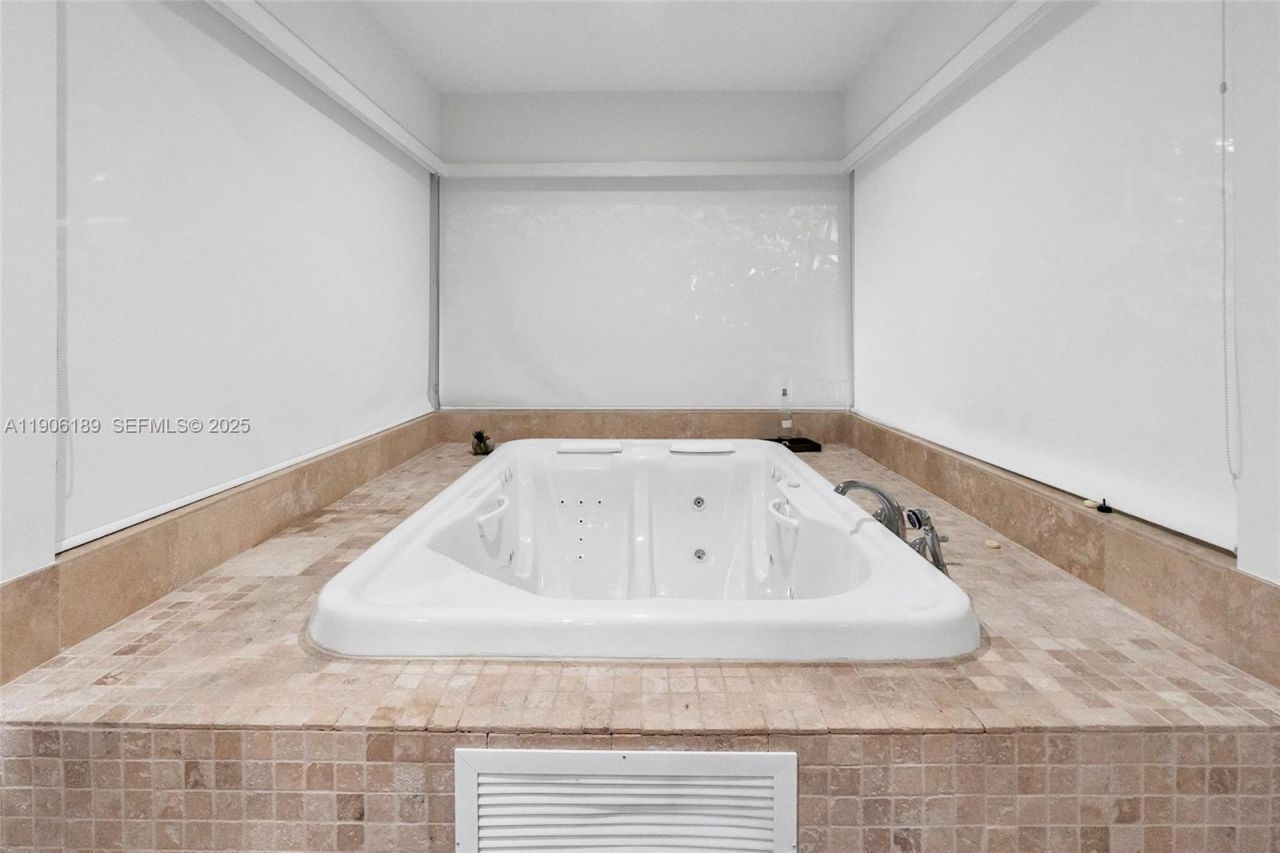 415 Rovino Ave, Coral Gables, FL 33156 Photo