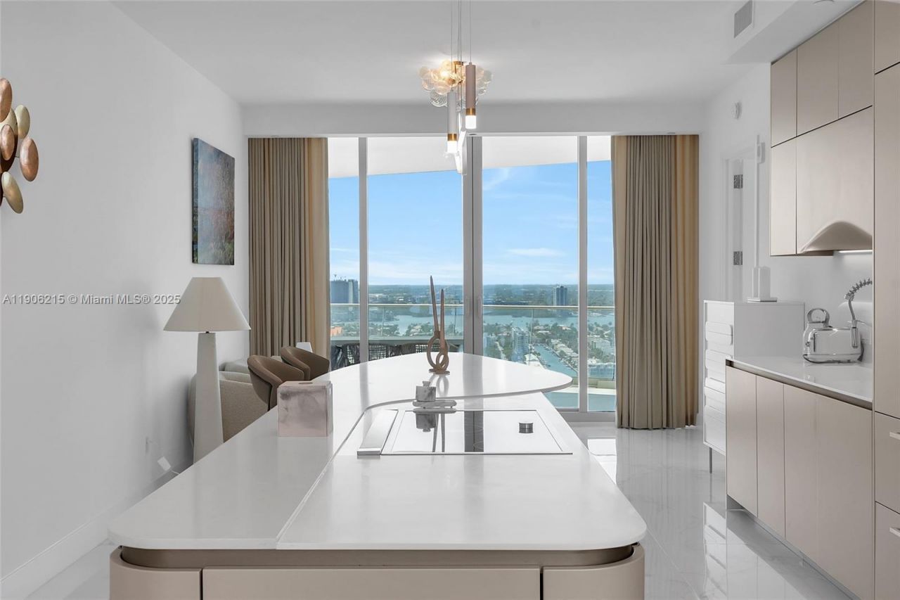16901 Collins Ave, Unit 3203, Sunny Isles Beach, FL 33160 Photo