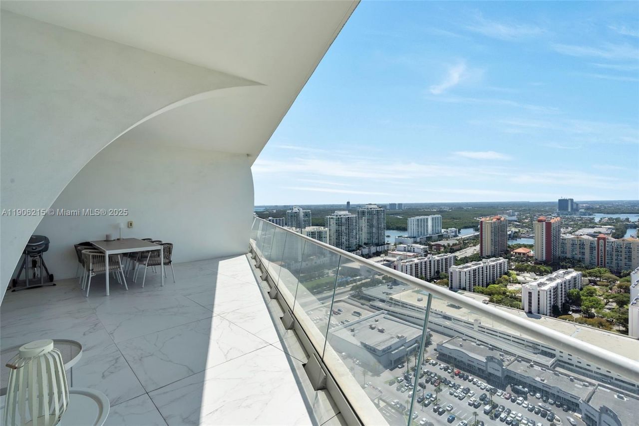 16901 Collins Ave, Unit 3203, Sunny Isles Beach, FL 33160 Photo