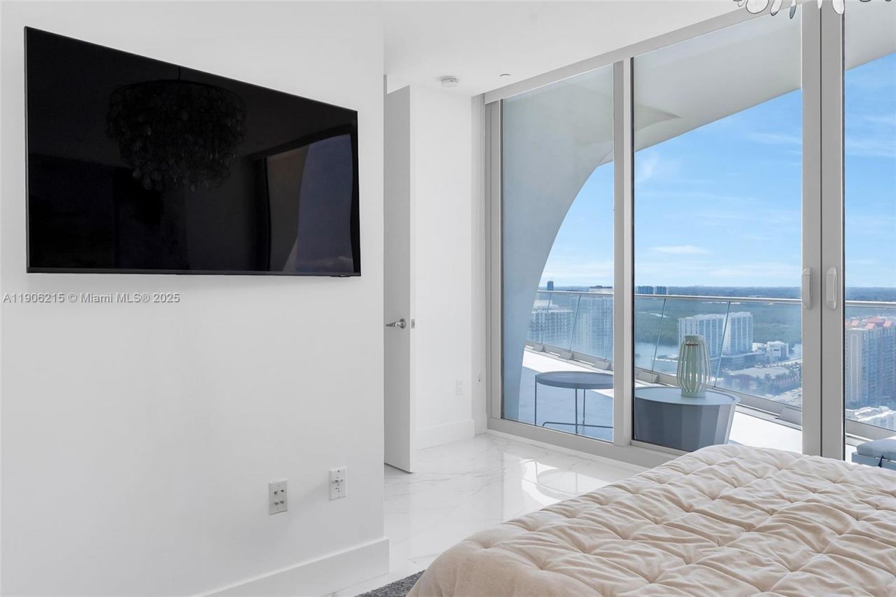 16901 Collins Ave, Unit 3203, Sunny Isles Beach, FL 33160 Photo