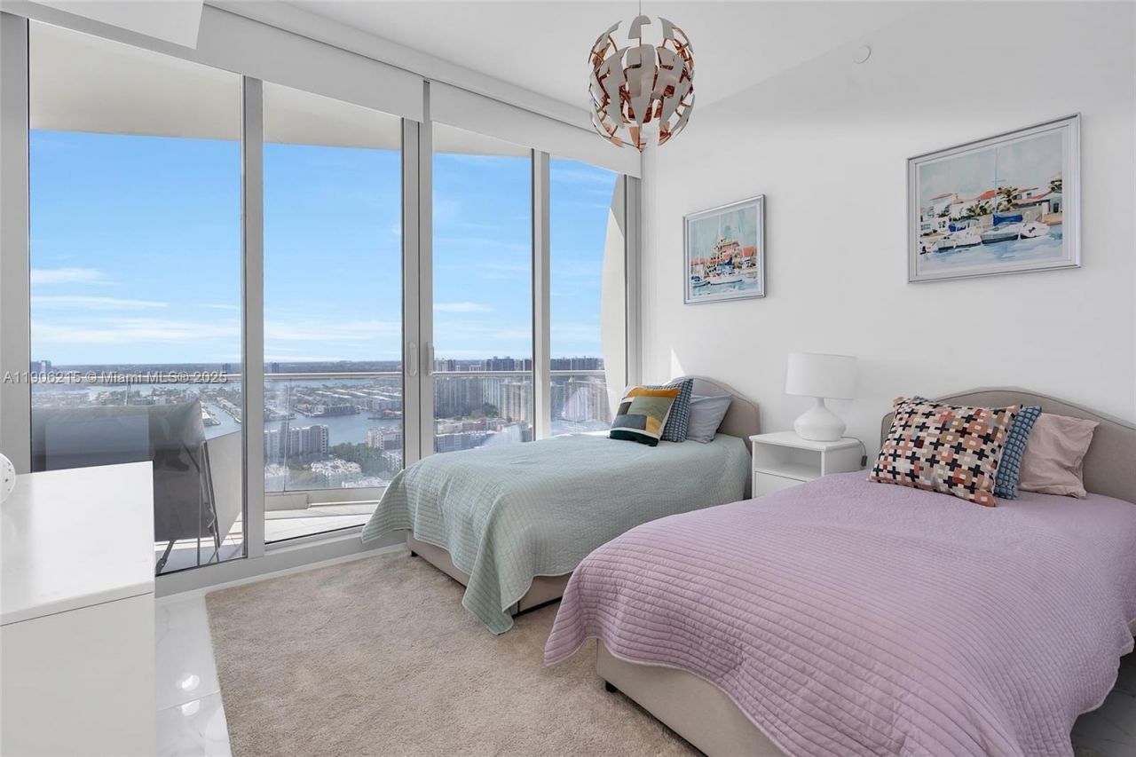 16901 Collins Ave, Unit 3203, Sunny Isles Beach, FL 33160 Photo