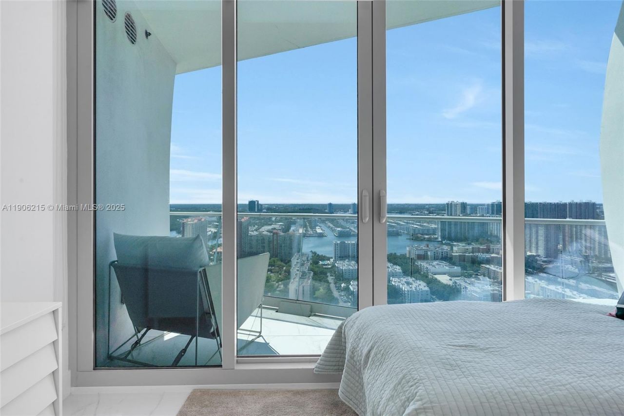 16901 Collins Ave, Unit 3203, Sunny Isles Beach, FL 33160 Photo