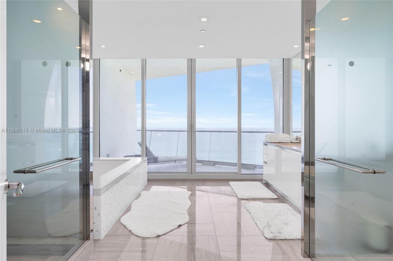 16901 Collins Ave, Unit 3203, Sunny Isles Beach, FL 33160 Photo