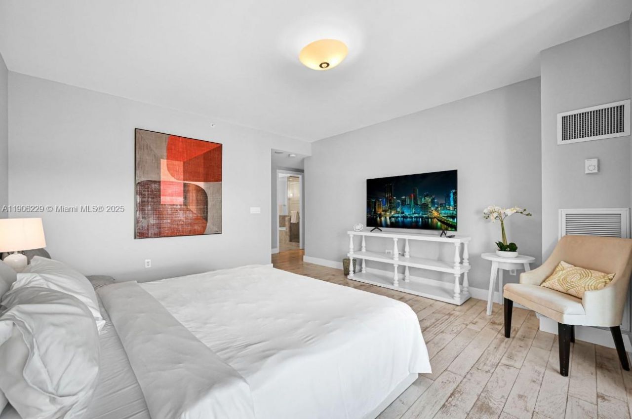 1435 Brickell Ave, Unit 3401, Miami, FL 33131 Photo