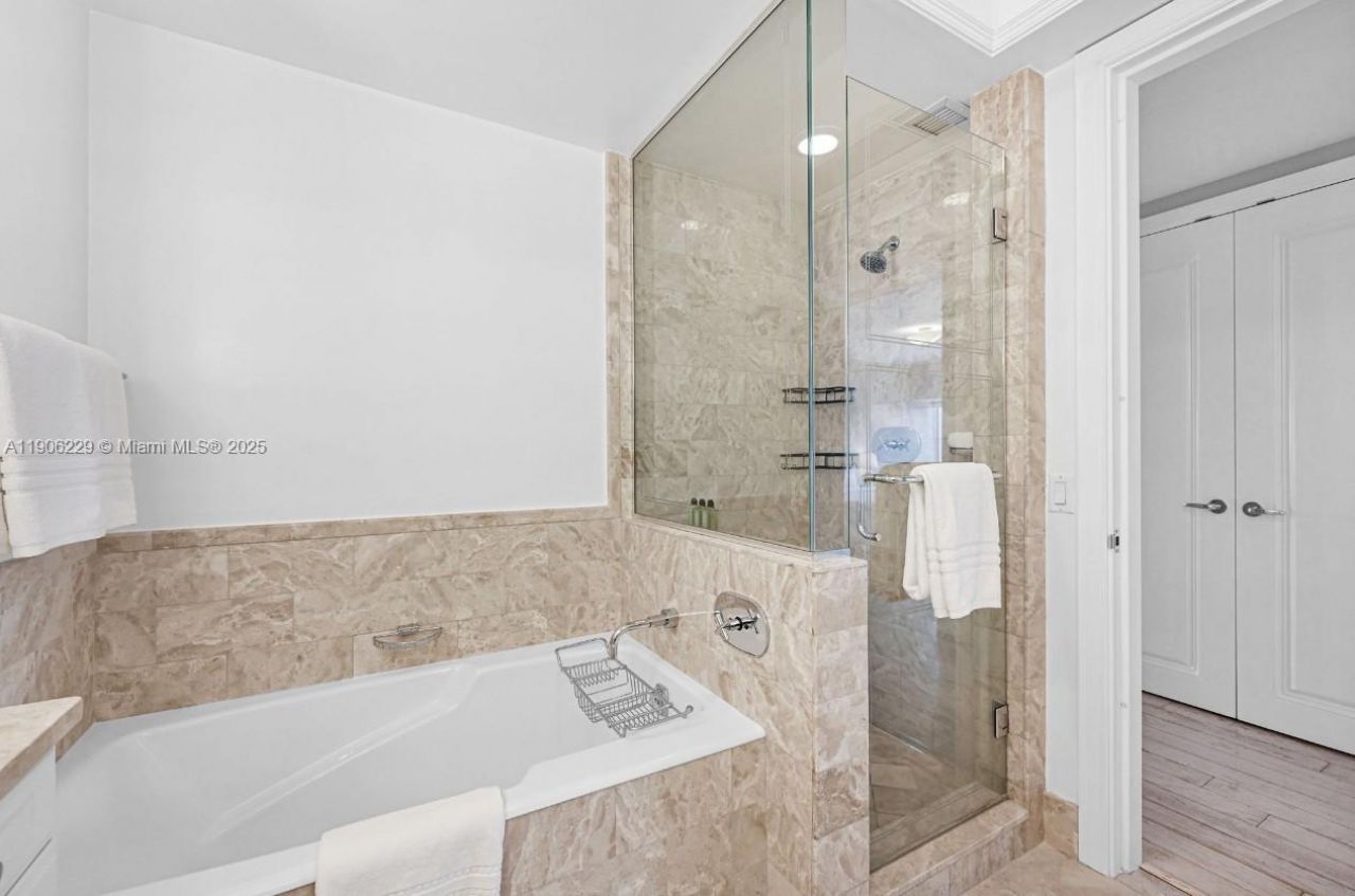 1435 Brickell Ave, Unit 3401, Miami, FL 33131 Photo