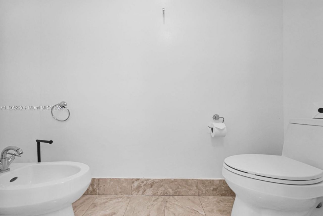 1435 Brickell Ave, Unit 3401, Miami, FL 33131 Photo