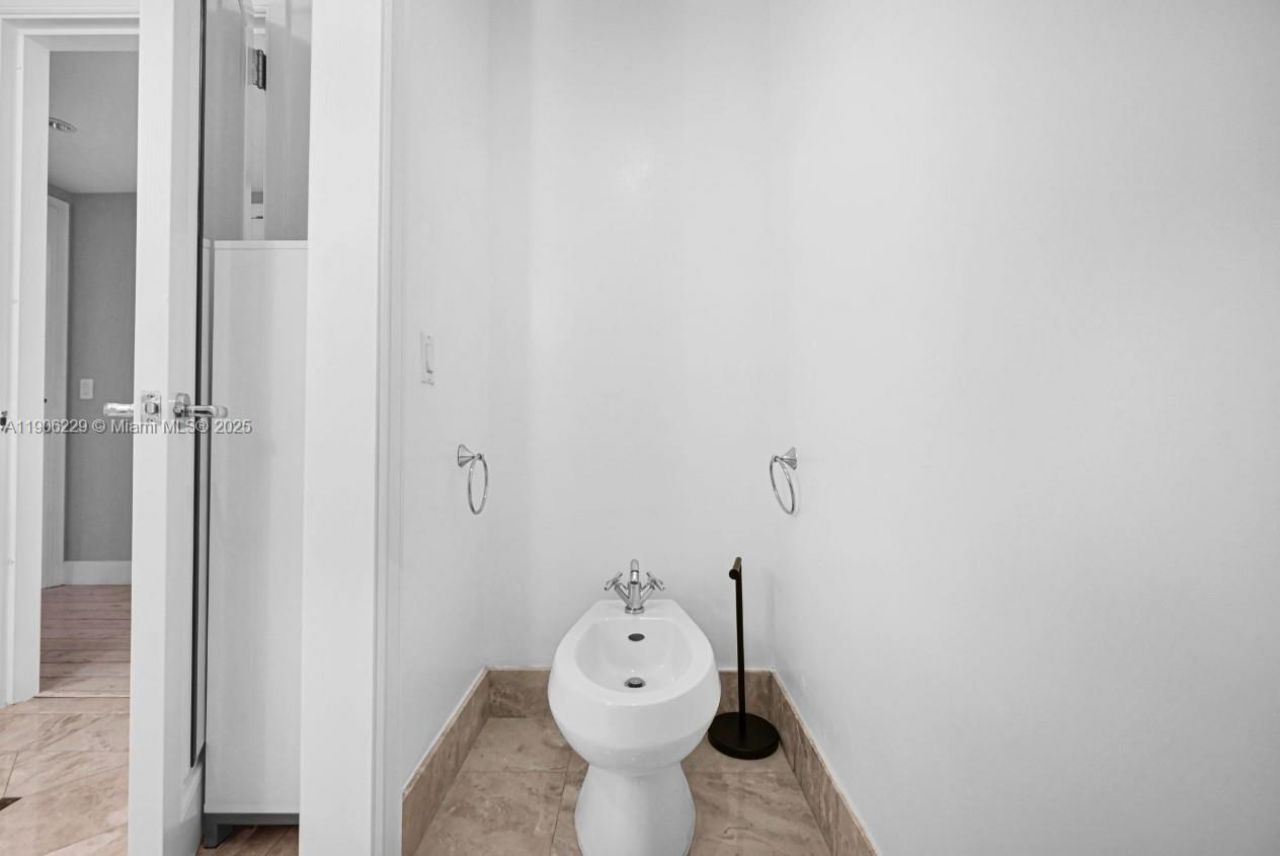 1435 Brickell Ave, Unit 3401, Miami, FL 33131 Photo