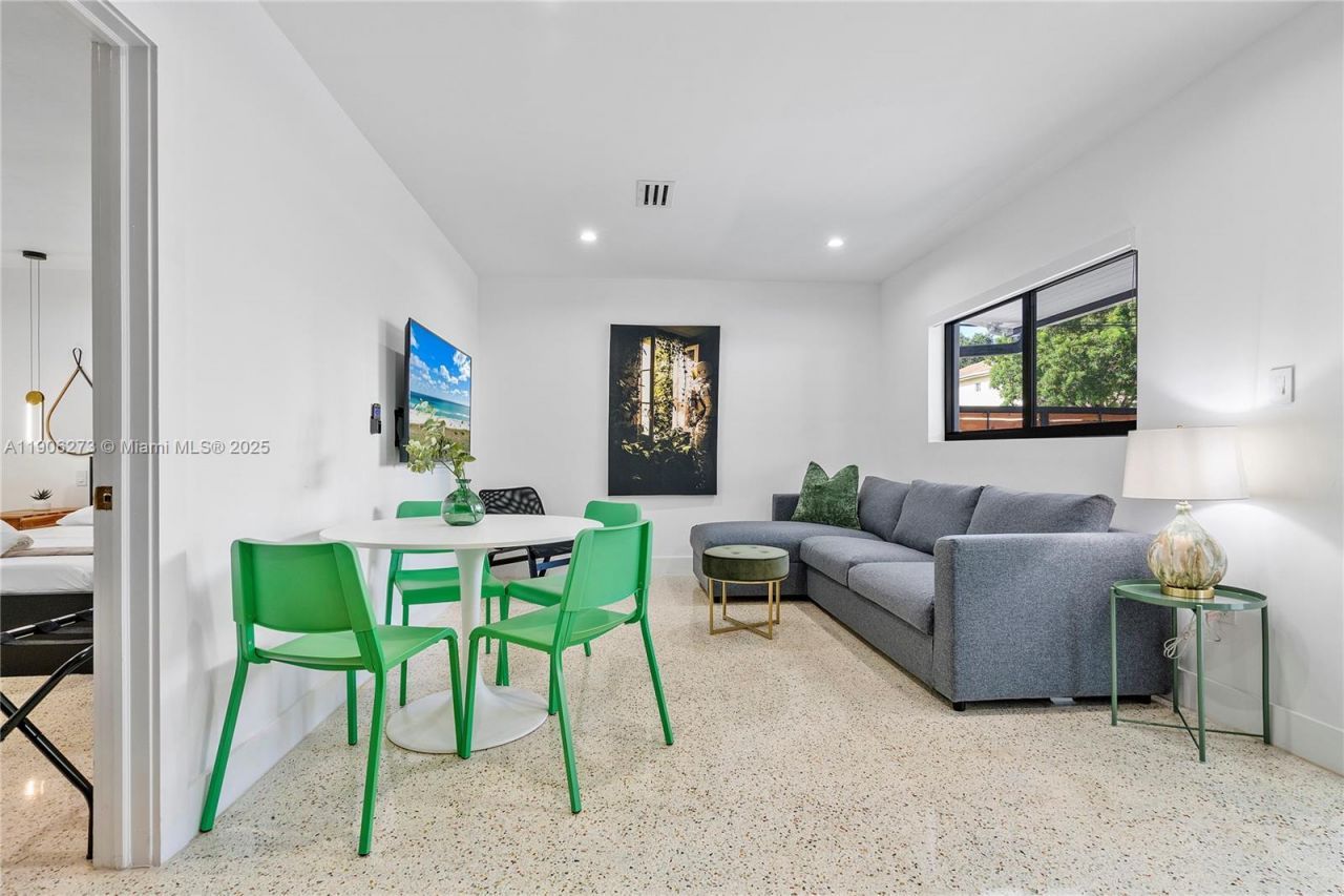 256 NW 57th St, Miami, FL 33127 Photo