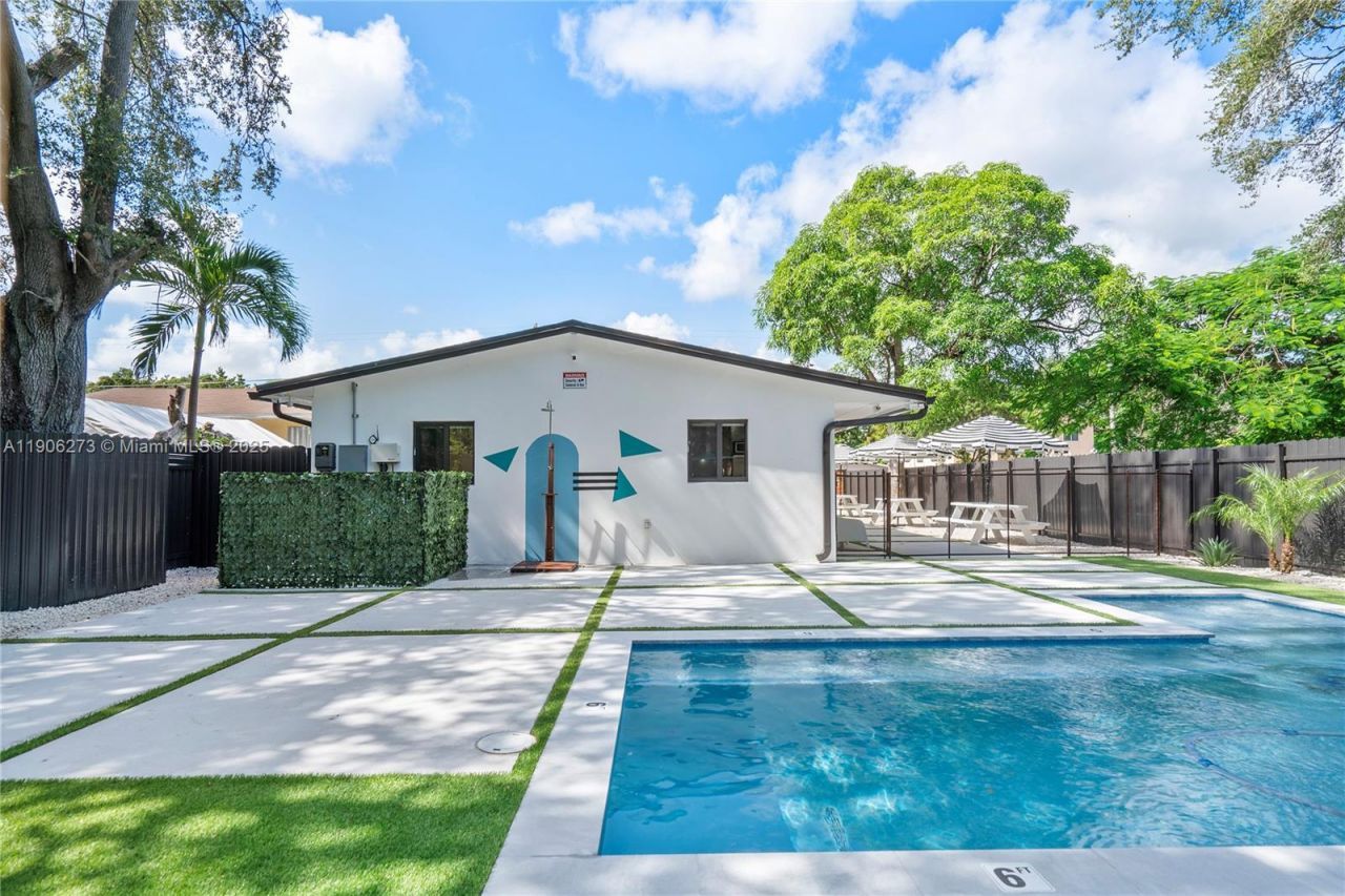 256 NW 57th St, Miami, FL 33127 Photo