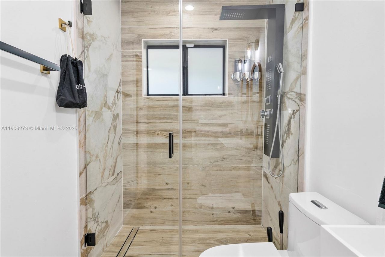 256 NW 57th St, Miami, FL 33127 Photo