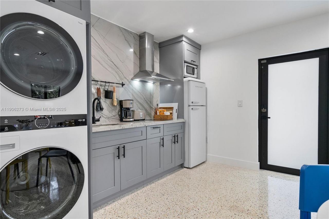 256 NW 57th St, Miami, FL 33127 Photo