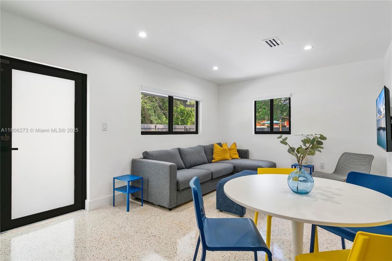 256 NW 57th St, Miami, FL 33127 Photo