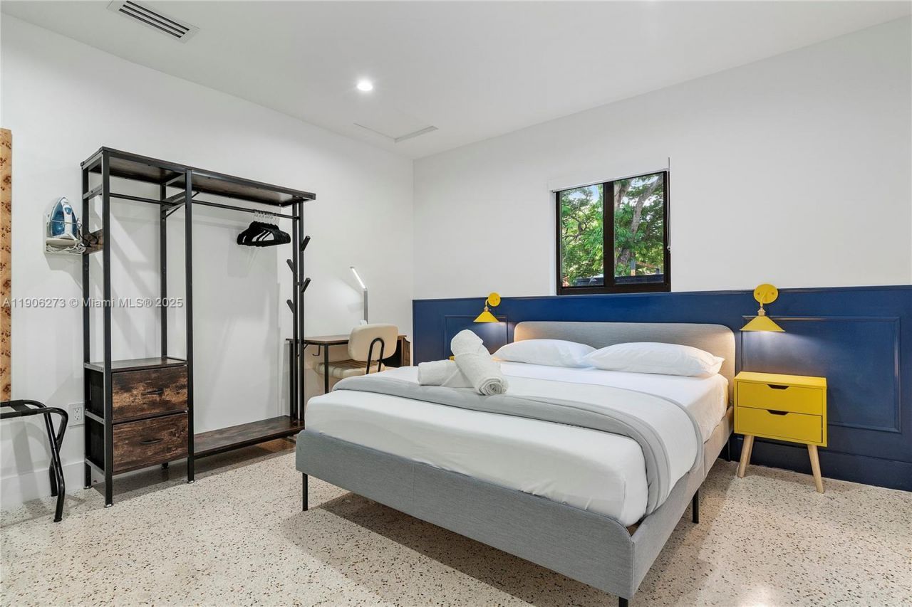 256 NW 57th St, Miami, FL 33127 Photo