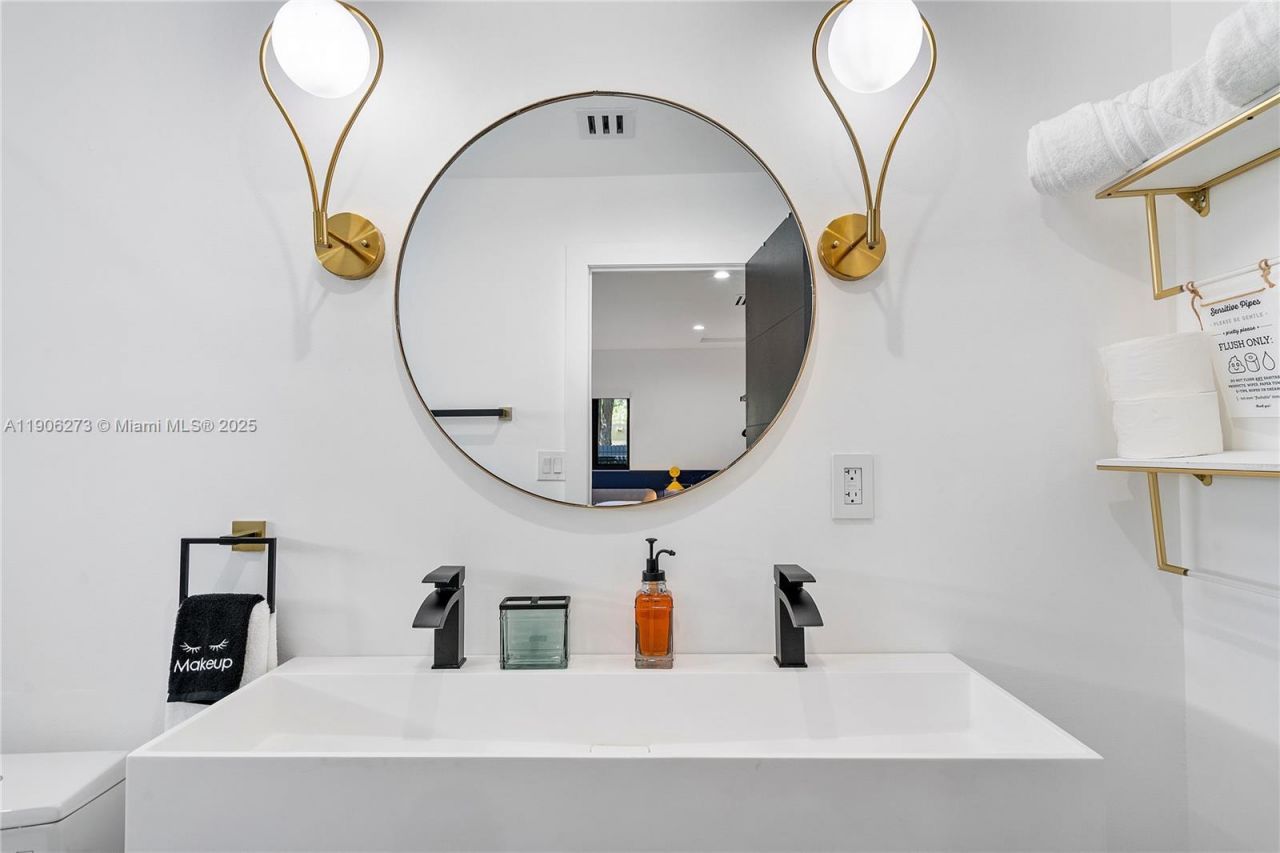 256 NW 57th St, Miami, FL 33127 Photo