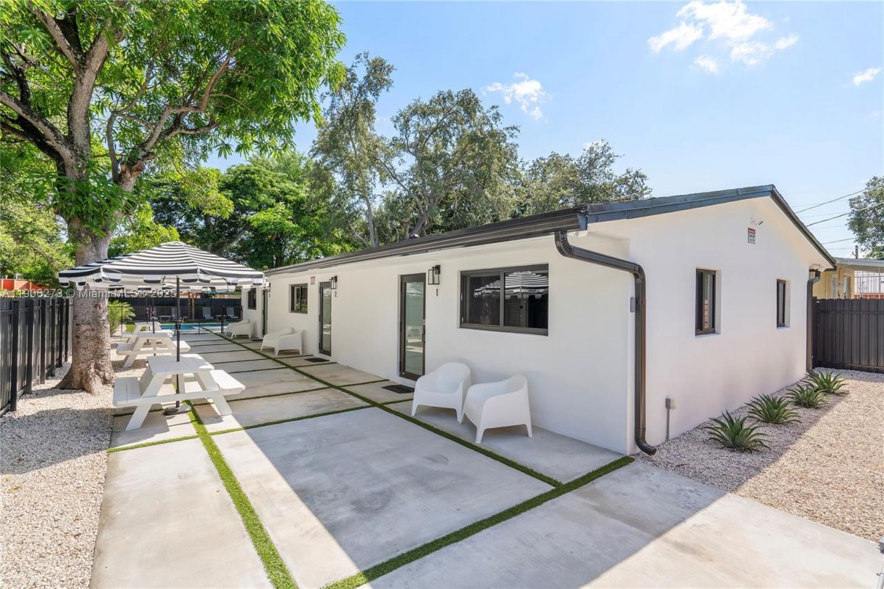 256 NW 57th St, Miami, FL 33127 Photo