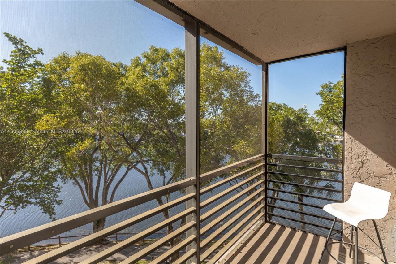 1100 Colony Point Cir, Unit 414, Pembroke Pines, FL 33026 Photo