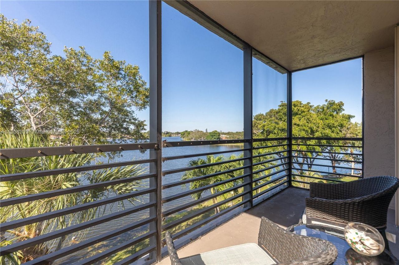 1100 Colony Point Cir, Unit 414, Pembroke Pines, FL 33026 Photo