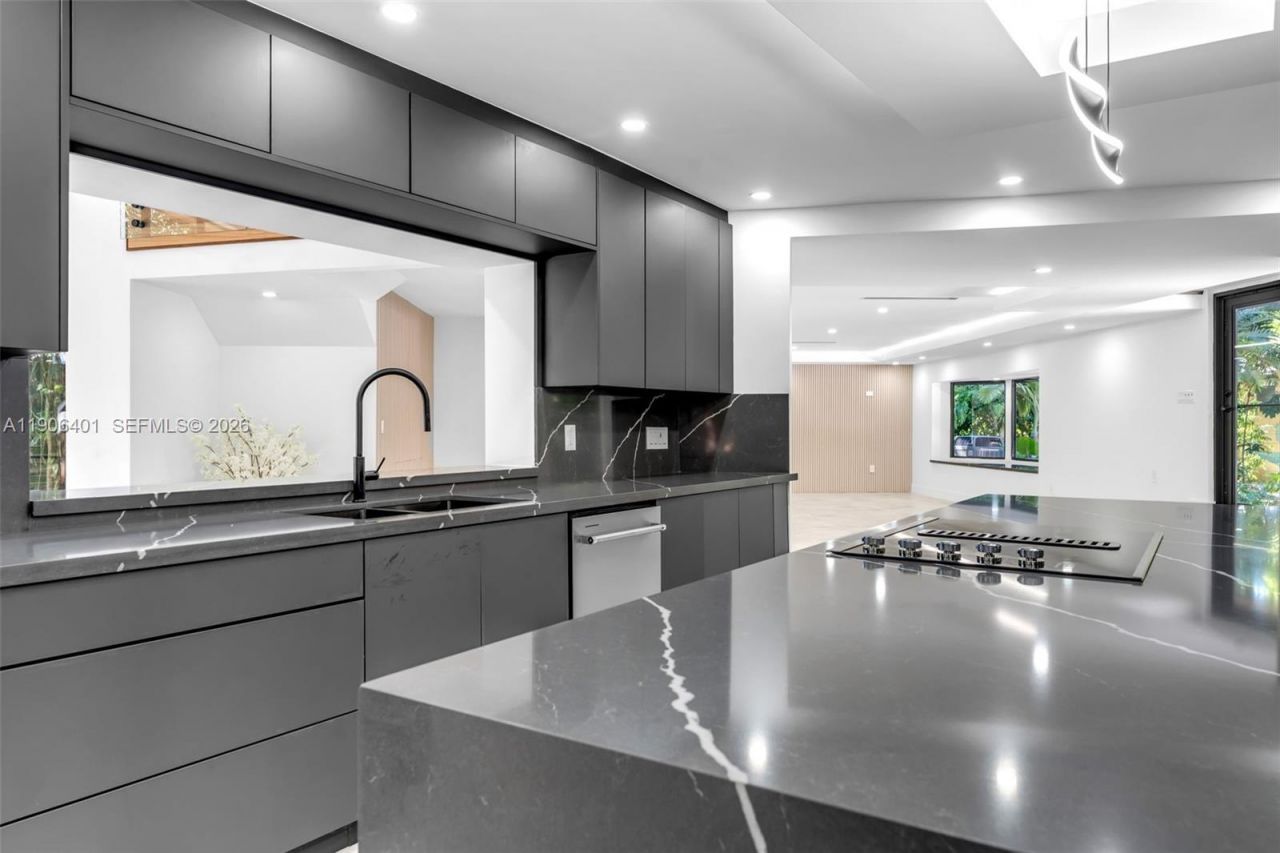 6525 SW 133rd Dr, Pinecrest, FL 33156 Photo