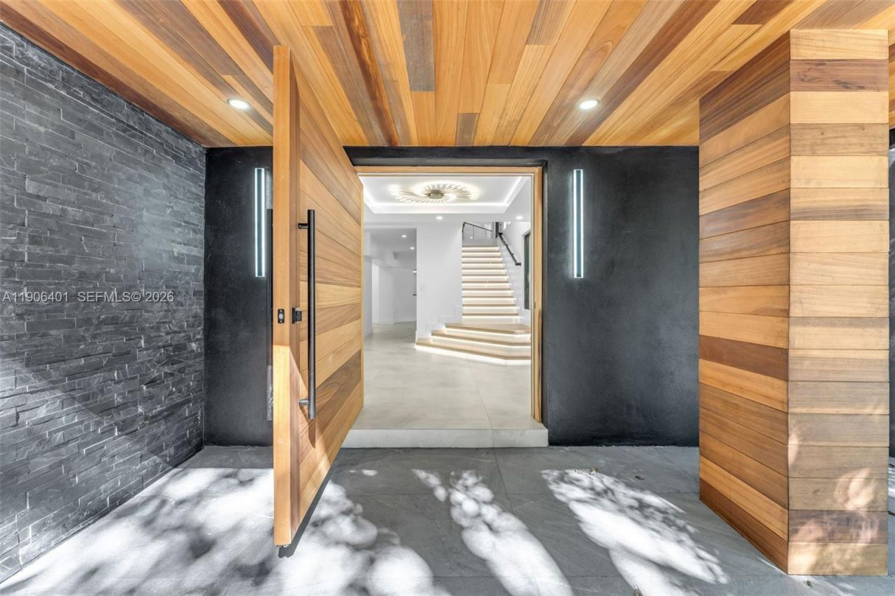 6525 SW 133rd Dr, Pinecrest, FL 33156 Photo