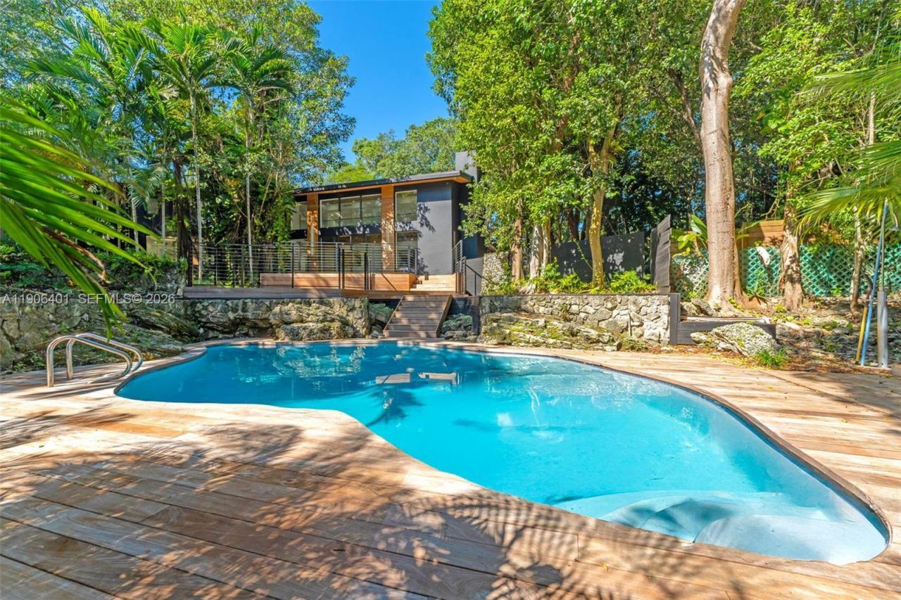 6525 SW 133rd Dr, Pinecrest, FL 33156 Photo