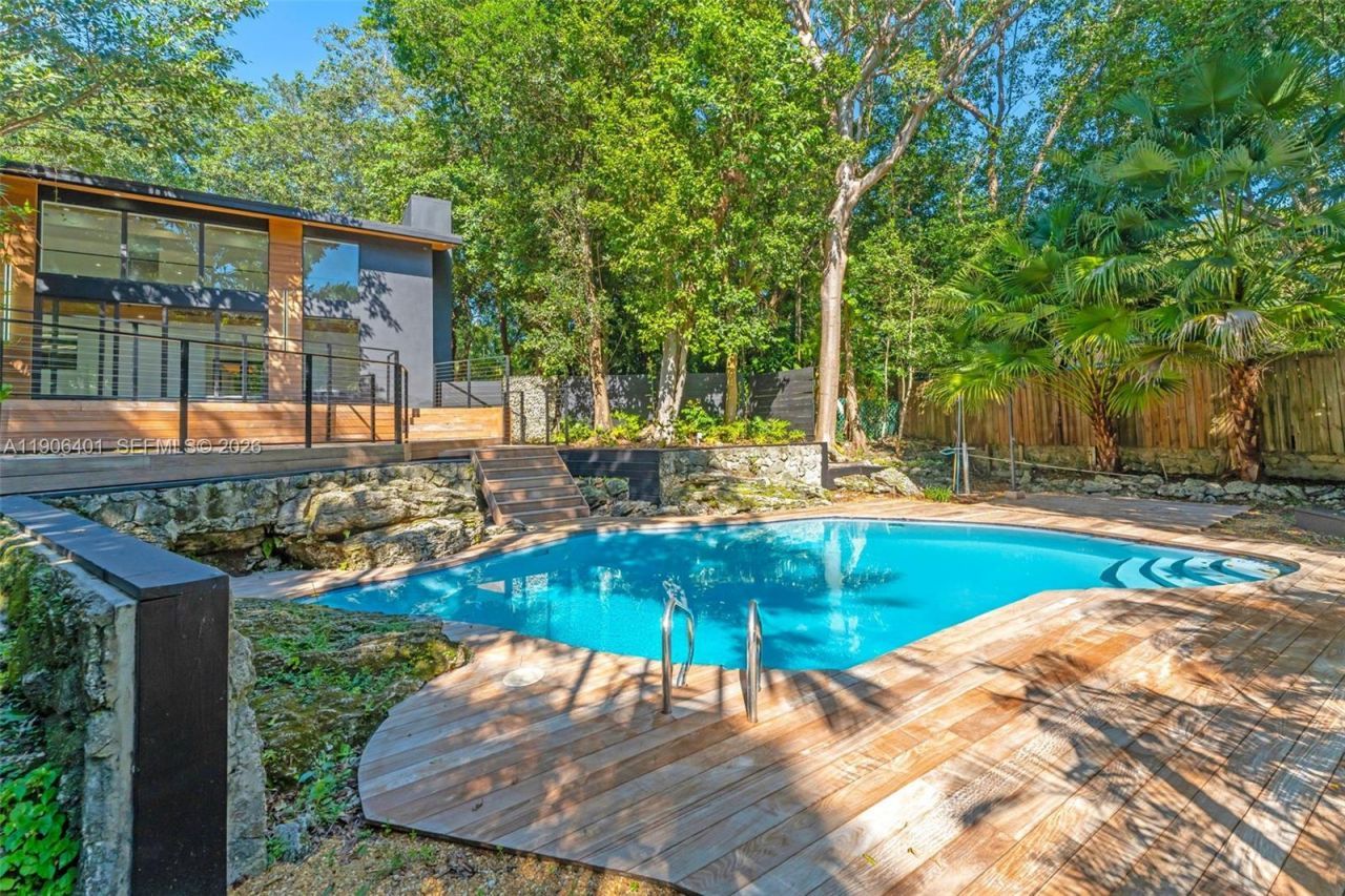 6525 SW 133rd Dr, Pinecrest, FL 33156 Photo