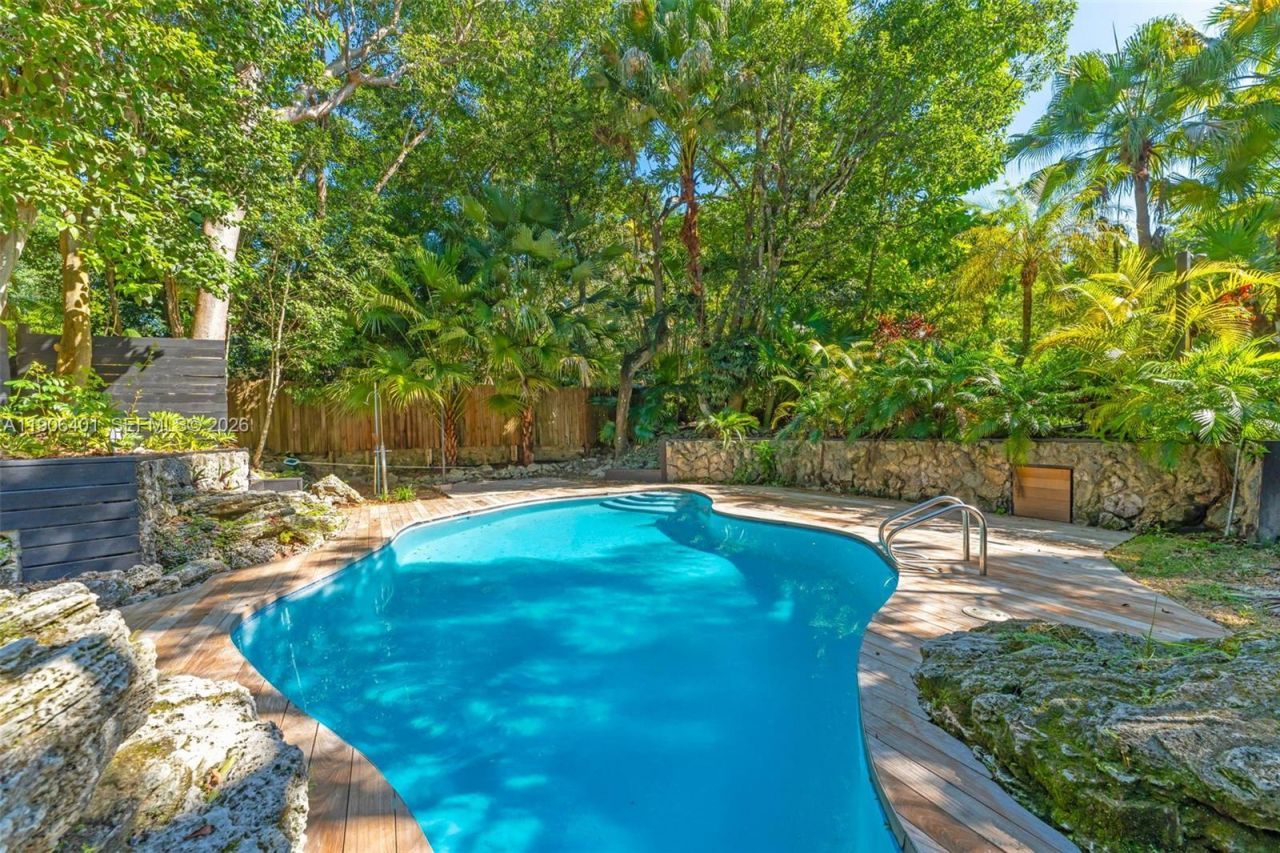 6525 SW 133rd Dr, Pinecrest, FL 33156 Photo