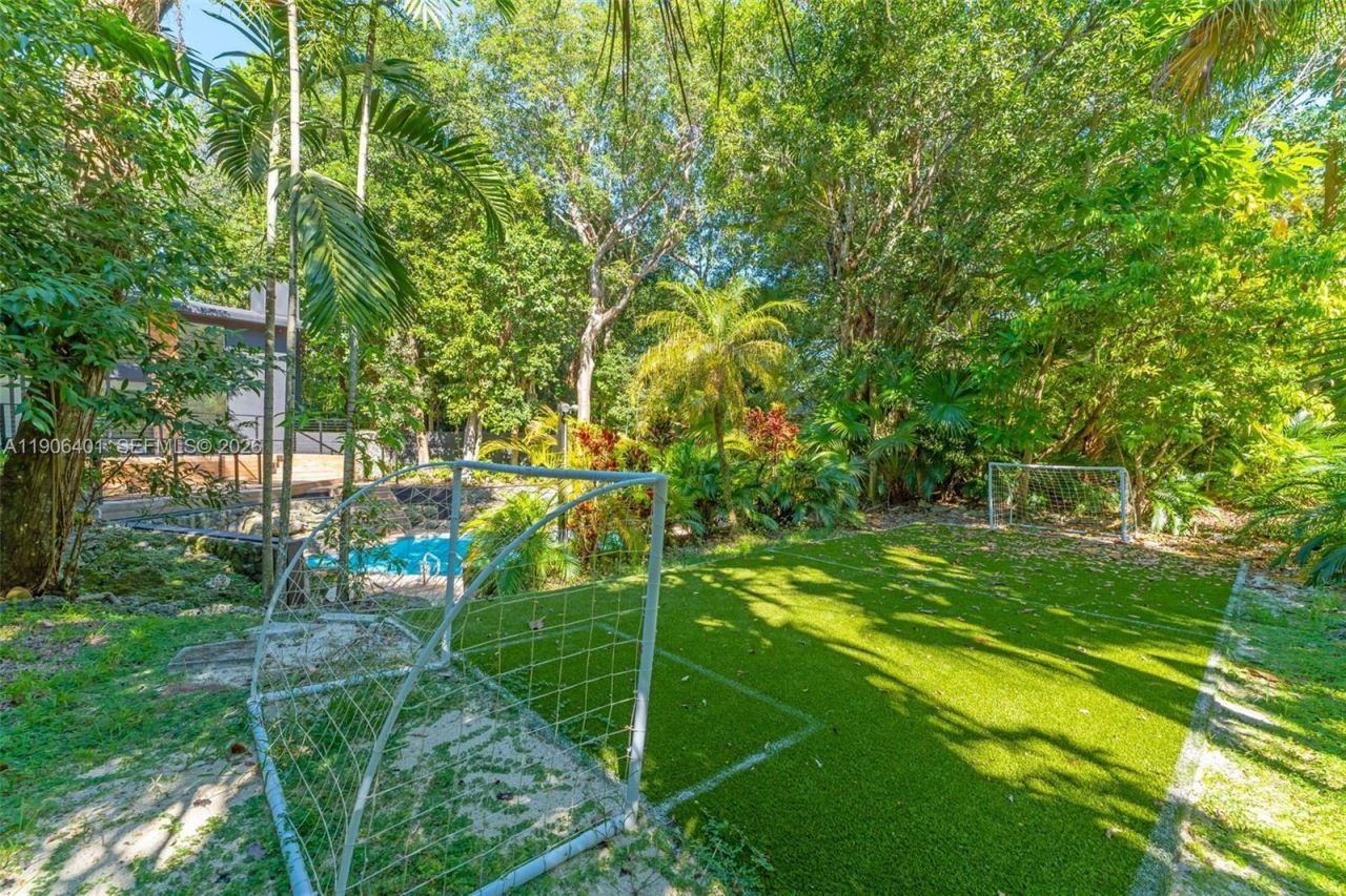 6525 SW 133rd Dr, Pinecrest, FL 33156 Photo